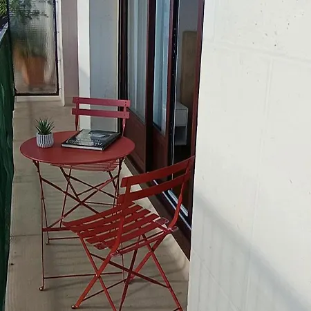 Cozy With Balcony, Close To Paris